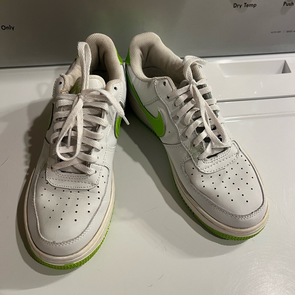 Nike tennis shoes